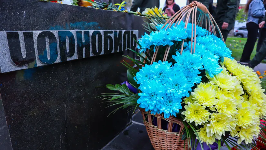 чорнобиль 37. покладання квітів